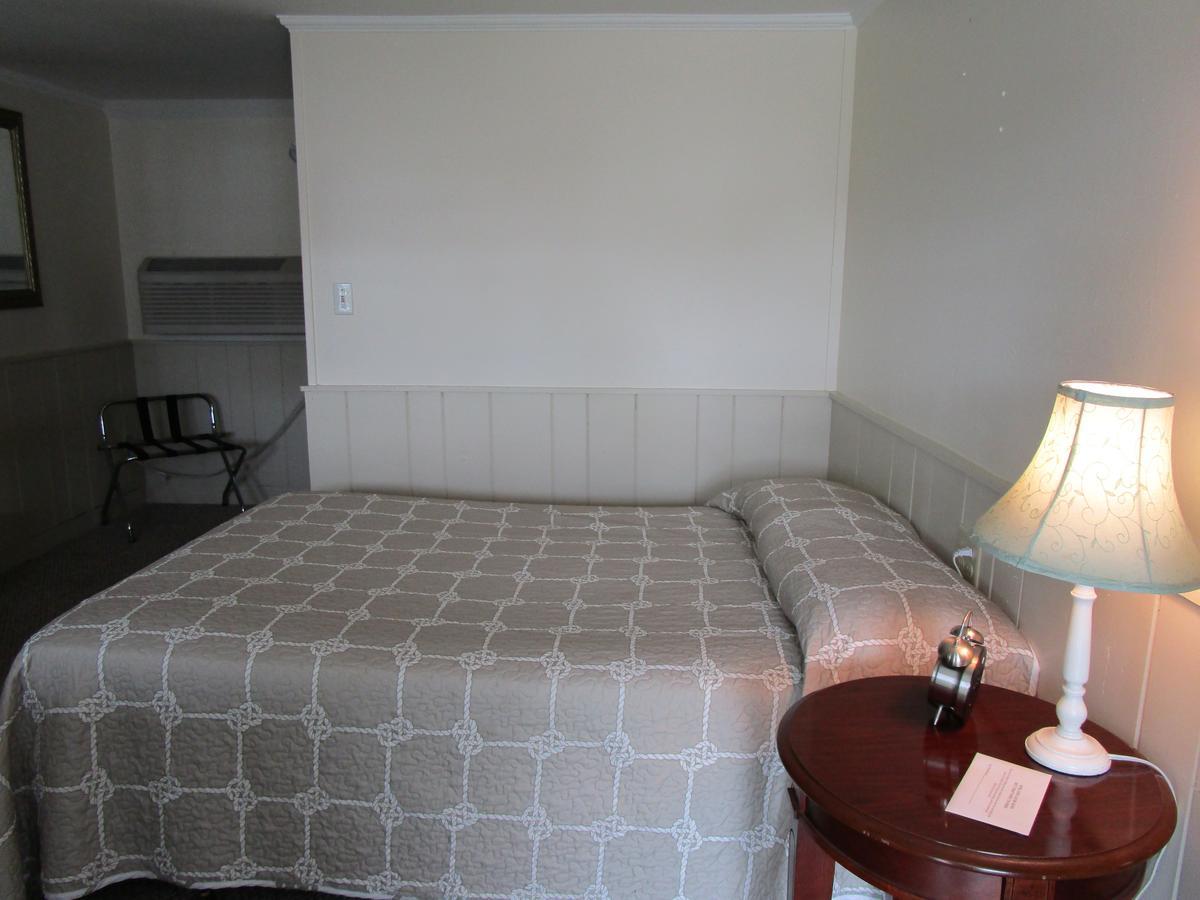 Shea'S Riverside Inn & Motel Essex Kültér fotó