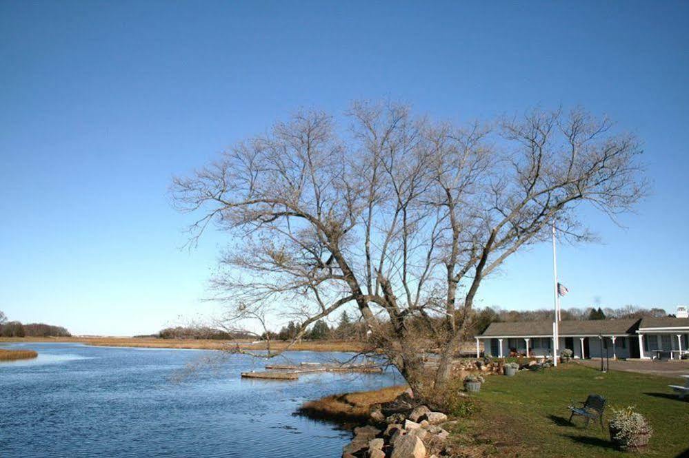 Shea'S Riverside Inn & Motel Essex Kültér fotó